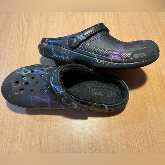 CROCS Unisex Black with Neon Lightning Lined Fuzzy Clogs - Picture 2 of 12